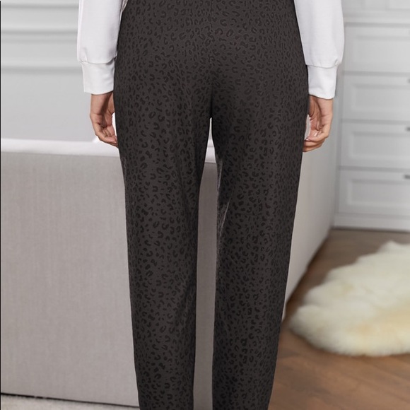 Leopard print joggers. - Picture 2 of 4